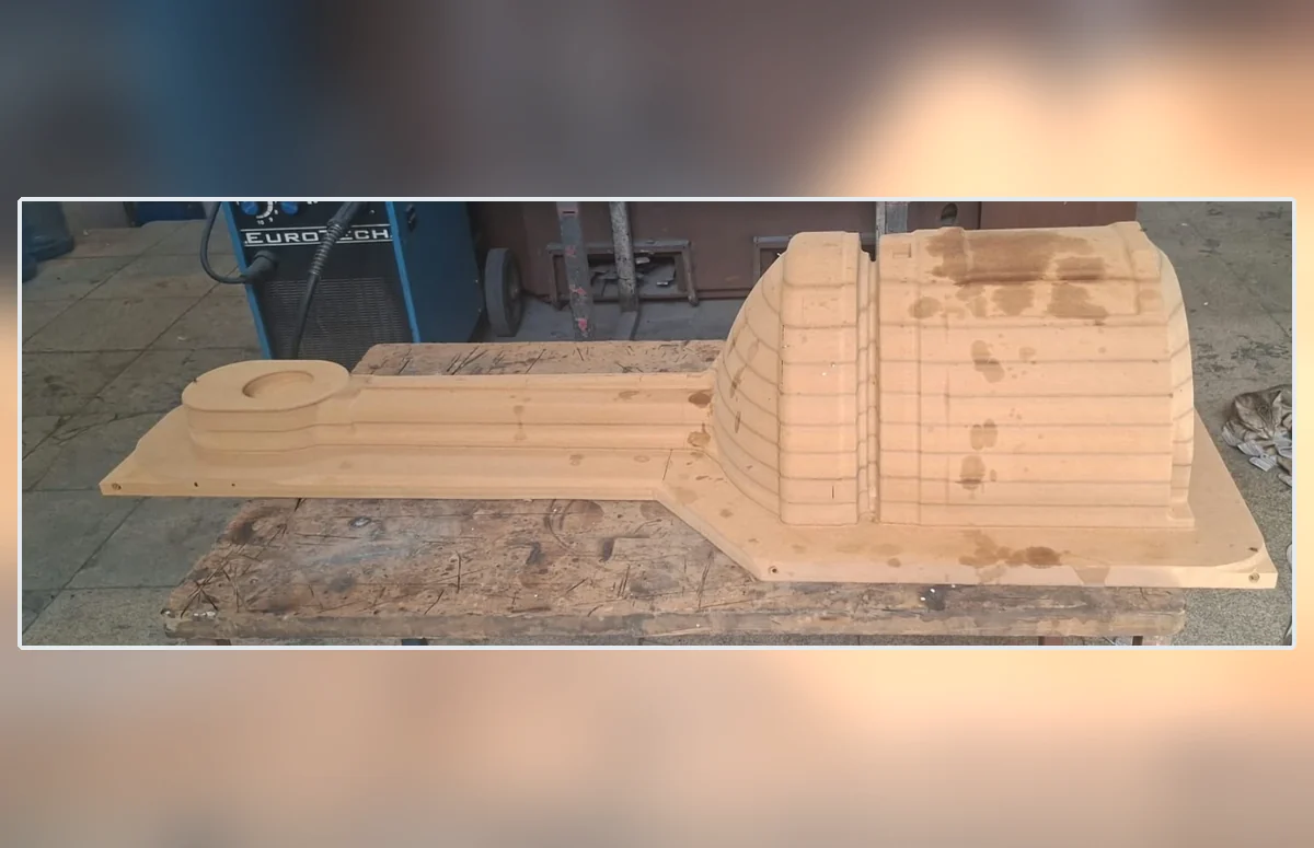 Ahşap model — işlenmiş gövde ve yüzey formu